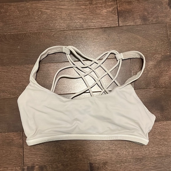 Lululemon cross back sports bra - like new - Picture 1 of 2